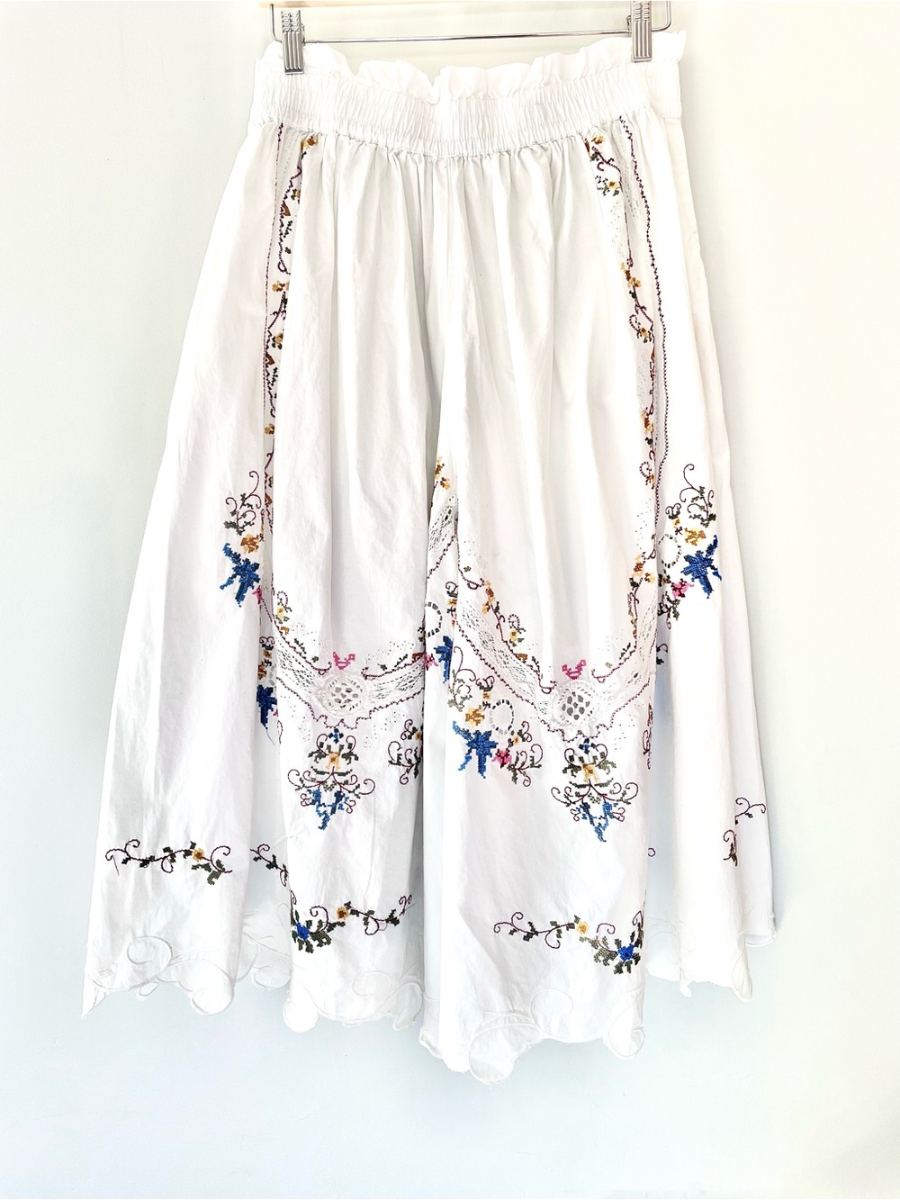 NWT Anthropologie Embroidered Culottes Sz M White Wide Leg Boho Scalloped Pants - Picture 5 of 14